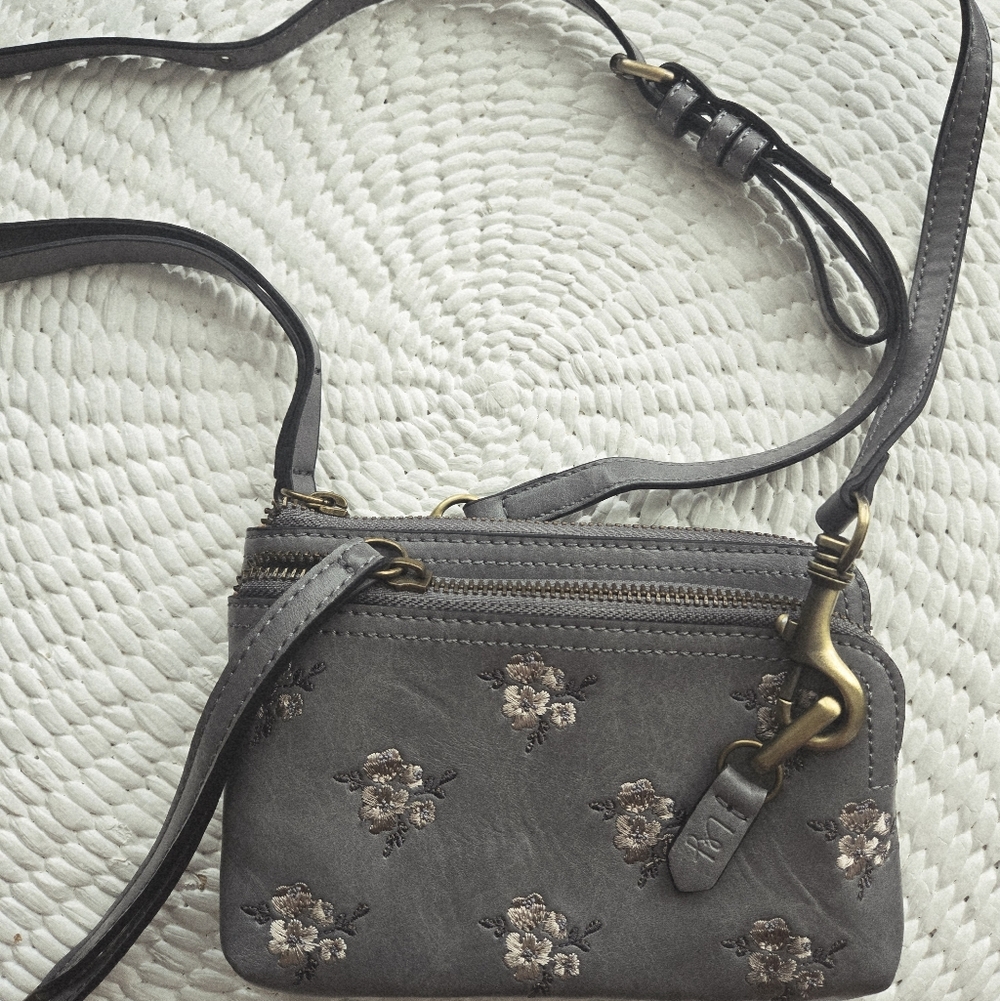 Elle Jae Gypset Scattered Bloom Collection Wristlet Crossbody